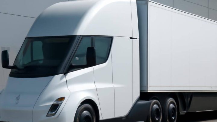 Tesla Semi, Avrupa’ya 550 km menzil ile hazırlanıyor