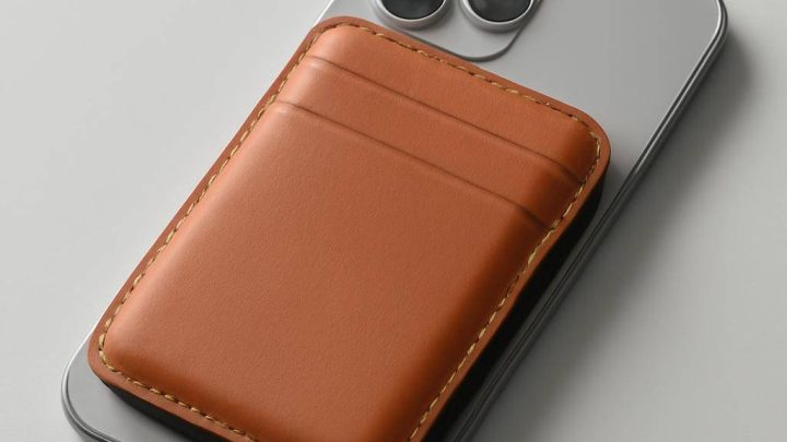 Vinich, MagSafe cüzdanını klasik deri tasarımla yeniliyor