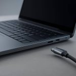 Microsoft’tan Manyetik Type-C: Kablo Çekilince Ayrılıyor