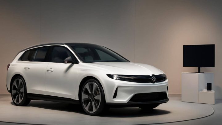 Opel STX Concept Paris’te sergilendi: Elektrikli station wagon